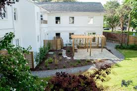 A Beautiful Communal George Stone Garden In Cheltenham Uk George Stone Are A Team Of Professional Gardener In 2020 Garden Maintenance Garden Stones Landscape Design