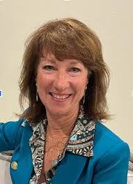 Renee Raper's Instagram, Twitter & Facebook