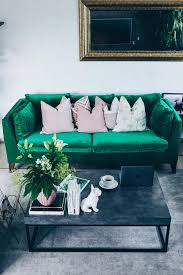 Unsere Neue Wohnzimmer Einrichtung In Grun Grau Und Rosa Life Und Style Blog Aus Osterreich Grunes Samtsofa Grune Wohnzimmer Ikea Wohnzimmer