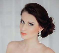 Denn diese elemente müssen sinnvoll in die hochzeitsfrisur integriert werden und passen nicht unbedingt zu jedem style. Brautfrisuren Fur Lange Haare 45 Wunderschone Ideen
