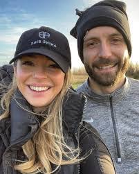 Elise Dean's Instagram, Twitter & Facebook