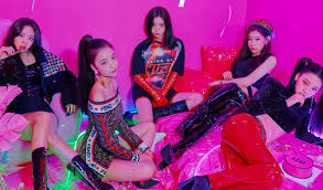 This accusation was quickly denied by itzy's agency, jyp a earlier accused lia of borrowing money and not paying back, as well as bullying her friend without any reason. Review Itzy Smashes Into The K Pop Scene With Daring And Colorful Dalla Dalla Oh Press