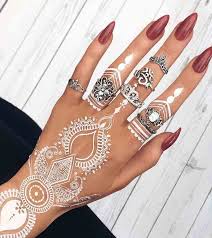70 Easy And Easy Mehndi Forms For Beginners With Images White Henna Tattoo Henna Tattoo Designs Mehndi Designs For Hands