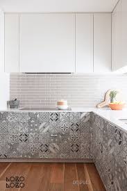 Ideas como forrar paredes con vinilo le darán vida a tu cocina, además de un toque completamente personal y distinto. 10 Ideas Con Vinilo Para Transformar Cocinas Blancas