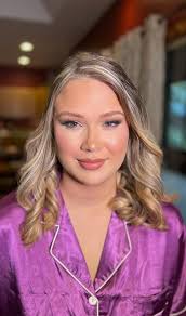 Hello everyone! ✨ My team and I are an onsite bridal HMUA! Limited dates  available for 2025, as well as my 2026 books are open! If you haven't  booked your H/M artist