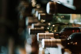 Bien plus qu'une tradition, le vin est un plaisir. Comment Bien Choisir Sa Cave A Vin Nos Conseils Pour Faire Le Bon Choix Charliebirdy