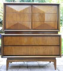 United Furniture Company Chest Dresser Mid Century Modern Walnut Diamond Series Mid Century Modern Dresser Mid Century Dresser Furniture Companies