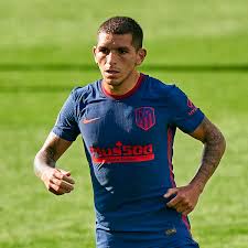 Nizozemský útočník doneyll malen strávil část mládežnické kariéry v arsenalu, mezi dospělými ale šanci nedostal, a tak se vrátil do své domoviny. Arsenal Transfer Rumours Ozil Tipped For Surprise Move Malen Contact Torreira Decision Football London