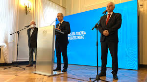 Odbyła się konferencję premiera mateusza morawieckiego i ministra zdrowia adama niedzielskiego. Ministerstwo Zdrowia On Twitter Minister A Niedzielski W Mz Zwiekszamy Dostepnosc Bazy Lozek Dla Pacjentow Z Covid19 O 1 2 Tys W Sumie Jest Ich Ponad 8 Tys W Calym Kraju Https T Co Bemkinno5o
