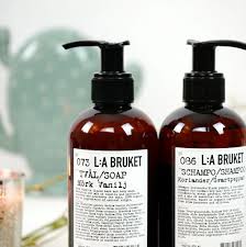 Voici Un Savon Et Un Shampoing Labruket Le Savon 073 Est Un Savon Liquide Senteur Vanille Et Patchouli Pour Les Mains Et Le Soap Shampoo Hand Soap Bottle