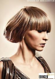 Beim klassischen bob werden die haare kinnlang und ohne stufen der long bob wird auch als halblanger bob bezeichnet und ist seit einigen jahren total angesagt! Frisuren Bilder Kinnlanger Bob Mit Grossem Volumen Im Nacken Frisuren Haare