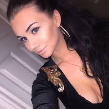 Ecuador's antonio valencia, pictured in 2018, won two premier league titles during a decade at former ecuador and manchester united captain antonio valencia on wednesday announced his. Aspiring Model 23 Feels Betrayed After Manchester United Star Antonio Valencia Wooed Her With Flirty Messages And Romantic Dates Claiming His Wife Had Left Him To Move To Spain