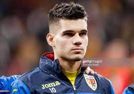 Ianis hagi is a romanian professional footballer who plays mainly as an attacking midfielder for ianis hagi (22 de ani), mijlocașul lui rangers, a fost prezent în premieră la emisiunea digi sport. Facebook