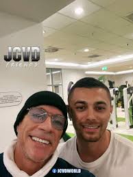 👥 #JCVD™ new friends from allover the world!