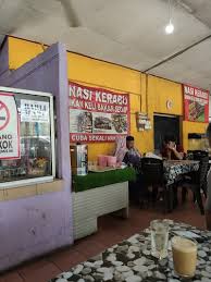The service was super slow.wasted a lot of time just to get the table cleared and waited too long for the menu. Cik Siti Nasi Kerabu Kelantan