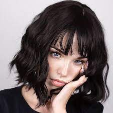 Pin By Mary Smith On Cabelo Short Hair With Bangs Black Wavy Hair Short Grunge Hair