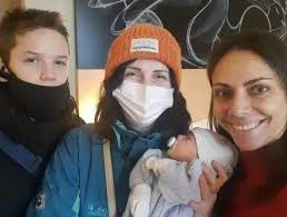 Mães brasileiras se mobilizam para ajudar suas barrigas de aluguel na  Ucrânia