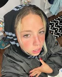 Sinclair : À 19 ans, sa jolie fille Nina lui ressemble, ainsi qu'à sa  célèbre maman : Le diaporama