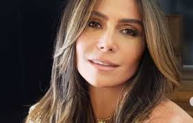 Uma lindo corta caminho rsrsrsr. Giovanna Antonelli Aparece Com Novo Visual O Fuxico