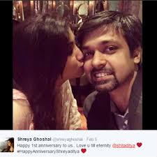 Shreya, who has named her son devyaan, also shared his first photograph. Shreya Ghoshal Shiladitya Mukhopadhyaya Expecting First Baby After Wedding Anniversary India Com