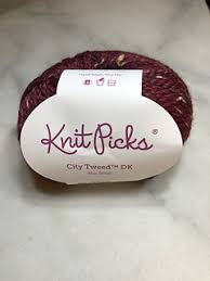 These 10 easy to knit baby blankets are cuddly, soft, and simple to knit. Ravelry Knit Picks City Tweed Dk