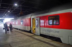 Bonjour, j'aimerais savoir si les trains de nuit (intercités) en direction des alpes (briançon) seront maintenus cet hiver (fin décembre). Night Trains Victims Of Progress Trains Travel With Jim Loomis