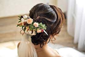 Um eine ❤ brautfrisur mit einem schleier ❤ zu kombinieren ist einiges zu beachten. Brautfrisur Mit Blumen Und Schleier Viele Schone Beispiele In Der Bildergalerie