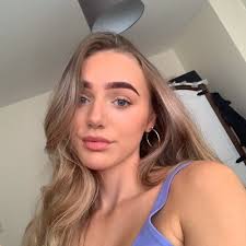 Emily Garbutt's Instagram, Twitter & Facebook