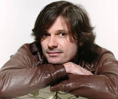 Powderfinger guitarist Darren Middleton performs in Katoomba