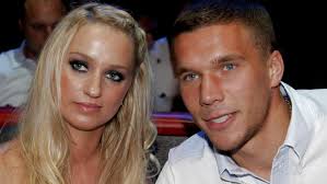 :d comenta si quieres algun video de un jugador en especial. Lukas Podolski Seite An Seite Mit Seiner Frau Monika