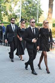 Po kilku dniach milczenia rodzina producenta filmowego poinformowała o dacie jego ostatniego pożegnania. Rodzina Piotra Wozniaka Staraka Na Pogrzebie Agnieszka Wozniak Starak Julia Starak Anna I Jerzy Starakowie 2 Viva Pl
