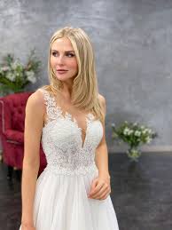 Bilder von brautkleider der firma amera vera die auch große größen produziert und deshalb auch für die xxl brautmode geeignet sind. Amera Vera Forever Magdeburg