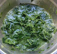 Cincau hitam didapat dari ekstrak bubuk tanam tenggelam 90% kandungan cincau hitam adalah air sisanya mineral dan serat. Mudahnya Buat Cincau Hijau Dari Pokok Jenis Perdu Cuma Ramas Tak Perlu Masak Mingguan Wanita