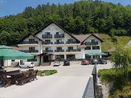 Pensiunea flori de mar ****, este situată in comuna poiana marului ,jud brasov, la dn 73 a, la 8 km de zona bran, 14 km de rasnov si 34 km de brașov. Entrance Picture Of Pensiunea Flori De Mar Poiana Marului Tripadvisor