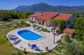 Villa Ana Villa Mit 3 Schlafzimmern Privatem Pool Und Toller Natur Villa Ana In Kucice Kroatien Hundeurlaub Urlaub Villa Kroatien Urlaub Mit Hund Urlaub