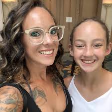 Tara Meraz's Instagram, Twitter & Facebook