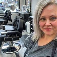 Mandi Barber's Instagram, Twitter & Facebook