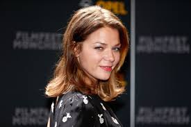 She is an actress, known for romy schneiderin elämä (2009), nichts bereuen (2001) and buddenbrookit (2008). Jessica Schwarz Trauert Um Kind Fehlgeburt Brigitte De