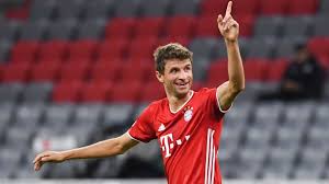 Thomas muller realized that lisa is the woman for him and he wanted to. Fc Bayern News Thomas Muller Zieht Mit Gerd Muller Bei Einsatzen Gleich Fussball News Sky Sport