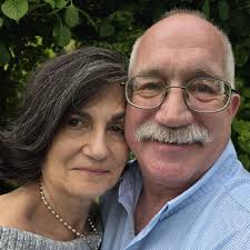 What applicator methods work best for applying CA glue as a finish