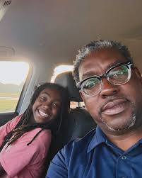 It's induction week @unparalleled_prep Anaia's catching the bus and jamming  to @anike. I'm grateful for her to have this opportunity to grow as a young  lady, socially and academically. @aprilntabor
