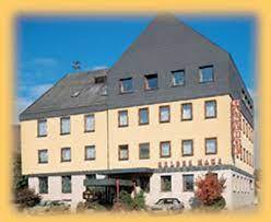 Das hotel ist ihre zweite heimat in schwäbisch gmünd und bietet viele annehmlichkeiten, um ihren aufenthalt so angenehm wie möglich zu machen. Hotel Restaurant U Metzgerei Gelbes Haus Schwabisch Gmund Hussenhofen