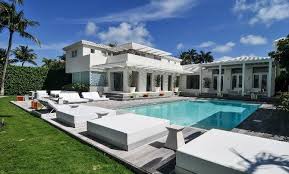 Celebrity Homes Shakira Is Selling Her Miami House Miami Houses Miami Beach House Celebrity Houses