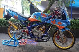 Deddy dermawanto, selaku pemilik dj custom dan motor ini sengaja memilih merombak kembali motor kesayangannya dengan mengambil konsep daily racing look plus body kit yang mirip dengan aprilia rsv4. Motostylerz Com Wp Content Uploads 2019 02 Modi