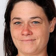 Lara Crow's Instagram, Twitter & Facebook