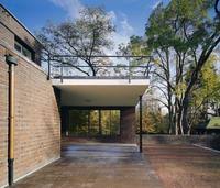 Because the originally planned public reading by the authors had to be cancelled, the kunstmuseen krefeld have posted excerpts of the readings and a video with the authors on. Kunstmuseen Krefeld Haus Lange Haus Esters