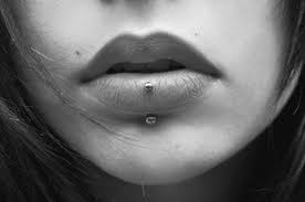 22 Annoying Things You Ll Only Understand If You Have Piercings Piercings Lip Piercing Labret Piercing