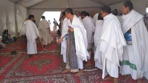 Persoalannya adalah kenapa kita raya lewat sehari berbanding dengan umat islam di bumi mekah. Jemaah Haji Indonesia Sudah Berkumpul Di Padang Arafah