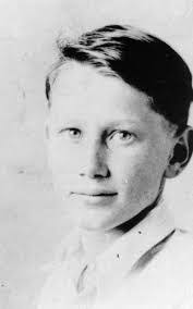 Edith Broussard's Instagram, Twitter & Facebook