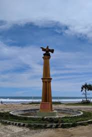 Sebagian besar wilayah kabupaten ini adalah pegunungan, kecuali di sebagian pantai selatan berupa dataran rendah yang sempit. Pantai Sayang Heulang Garut Selatan Yang Mempesona